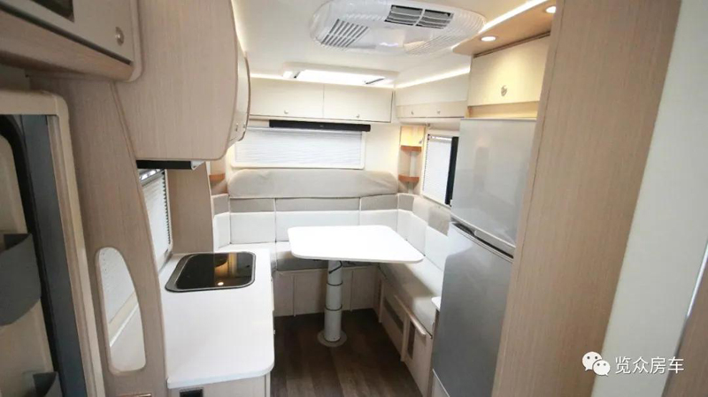 帶老人孩子出行，適合選這款房車