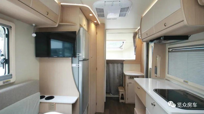 帶老人孩子出行，適合選這款房車