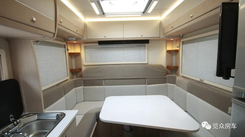 帶老人孩子出行，適合選這款房車