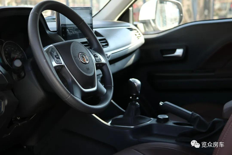 兩張雙人床,使用還方便的房車 兩張雙人床,使用還方便的房車