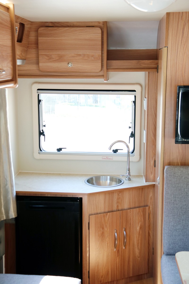 四驅(qū)、兩張超大床人床的房車，看這款