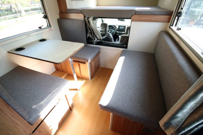 四驅(qū)、兩張超大床人床的房車，看這款