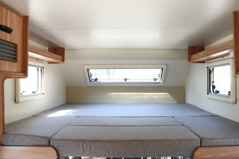 四驅(qū)、兩張超大床人床的房車，看這款