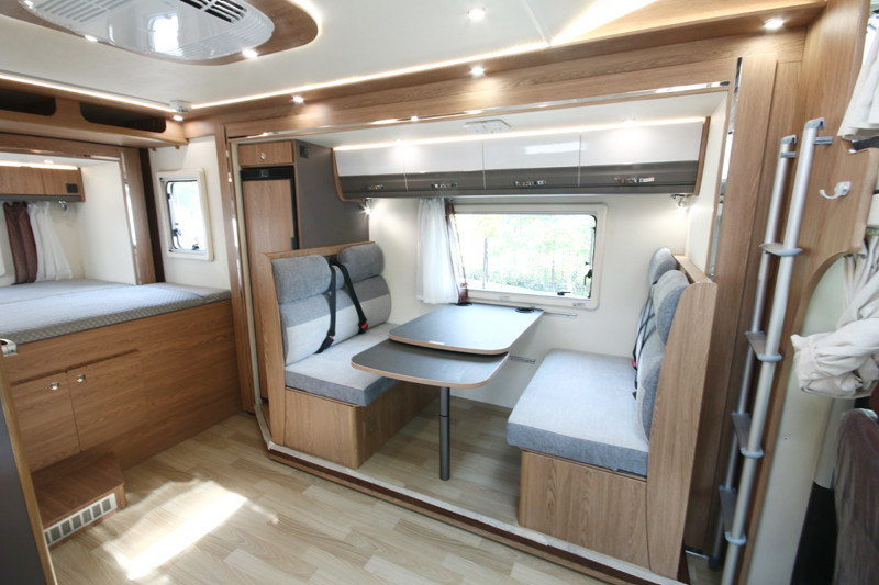 要大空間也更舒適，這樣的房車很棒