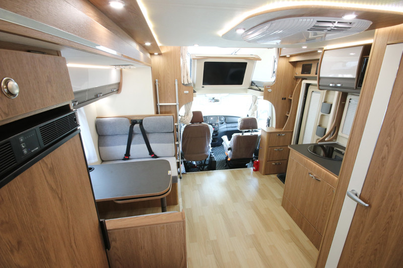 要大空間也更舒適，這樣的房車很棒