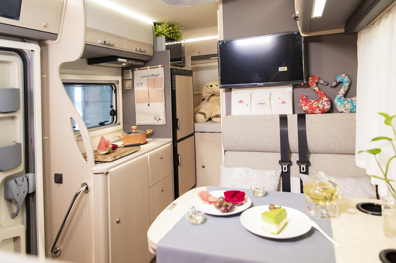 選這輛房車，只為更多山花爛漫