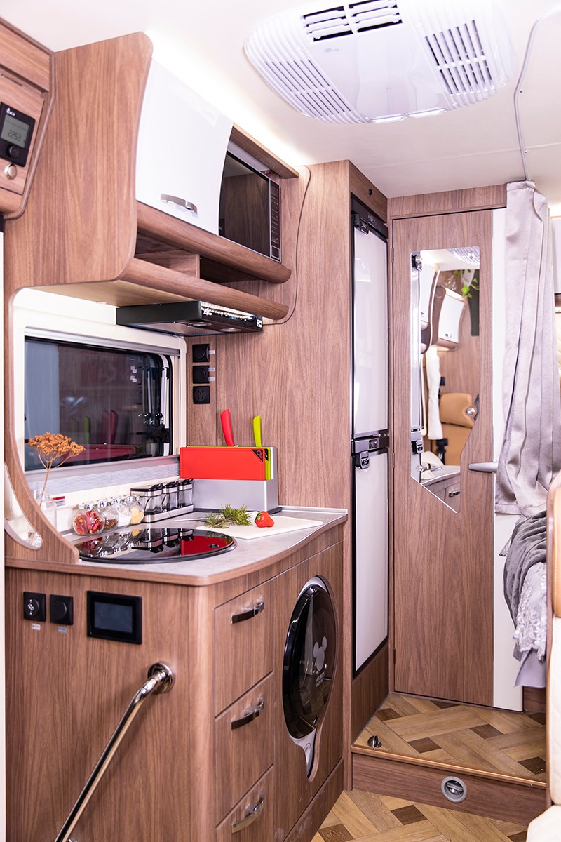 很多人喜歡睡這款房車,確實舒服 很多人喜歡睡這款房車,確實舒服