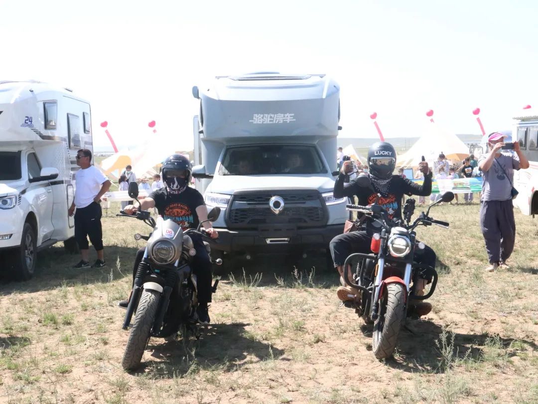 覽眾房車攜手長城炮聯袂出席那達慕.jpg